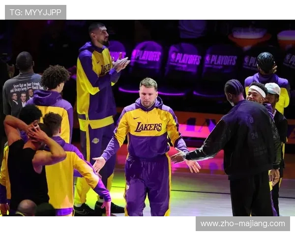 东契奇斯玛特首秀亮相锡安领衔强势对决火箭锋线群